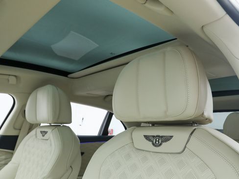 Used 2022 Bentley Flying Spur Plug-In Hybrid AWD/4WD image 25