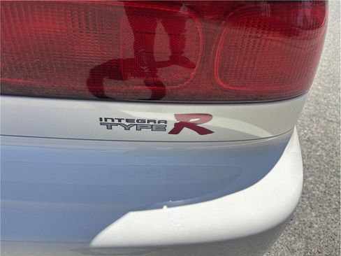 Used 1998 Acura Integra Type R FWD image 10