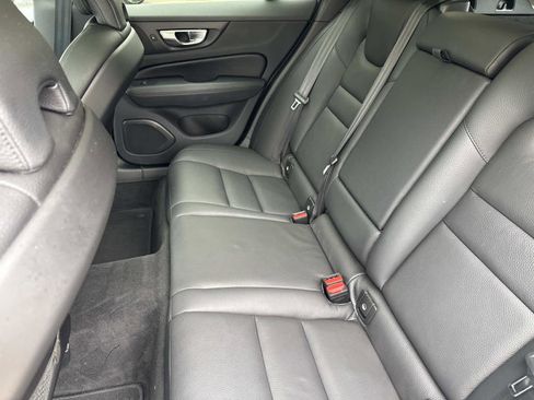 Used 2023 Volvo V60 B5 Cross Country Plus image 12