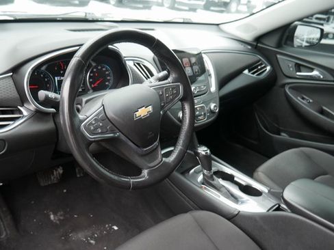 Used 2018 Chevrolet Malibu LT image 13