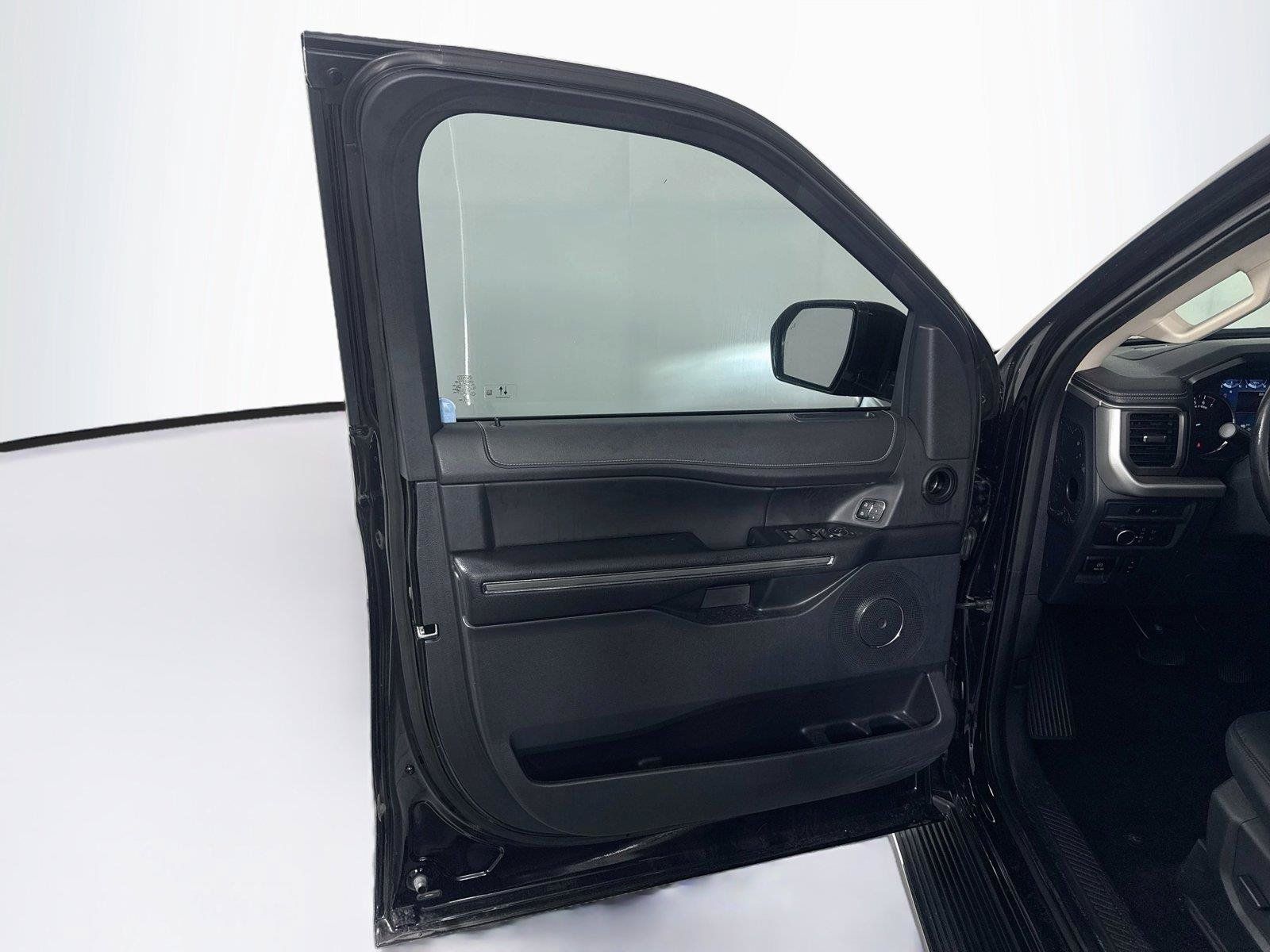 Used 2022 Ford Expedition Max XLT AWD/4WD image 9