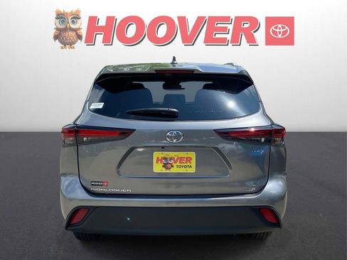 Used 2025 Toyota Highlander XLE AWD/4WD image 3