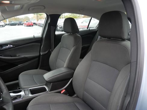 Used 2017 Chevrolet Cruze LT w/ Convenience Package image 10