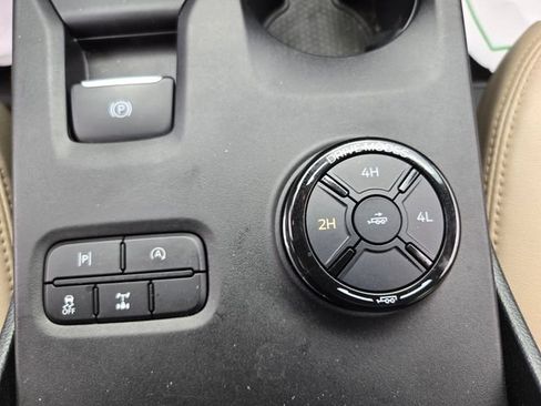Used 2024 Ford Ranger Lariat w/ Advanced Towing Package AWD/4WD image 31