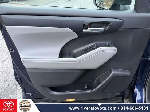 Used 2023 Toyota Highlander XLE image 9