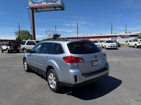 Used 2013 Subaru Outback 2.5i Premium AWD/4WD image 4