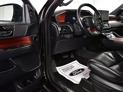 Used 2024 Lincoln Navigator Premiere image 15