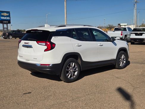 Certified 2024 GMC Terrain SLT image 7