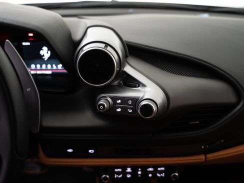 Used 2021 Ferrari F8 Tributo RWD image 37