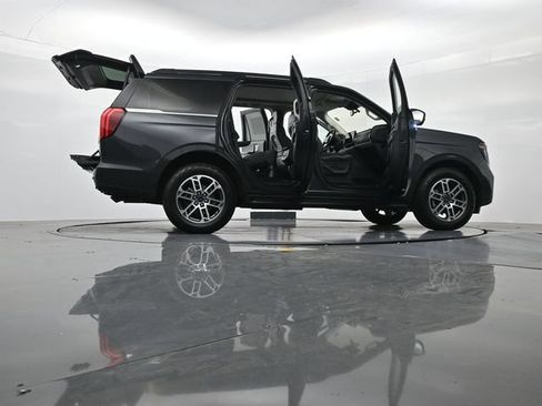 Certified 2025 Ford Expedition Active AWD/4WD image 57