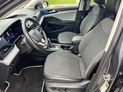 Certified 2022 Volkswagen Taos SE w/ Panoramic Sunroof Package image 16