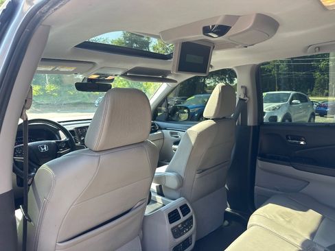 Used 2021 Honda Pilot Touring image 19