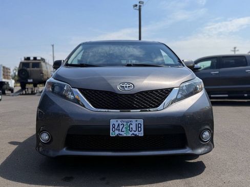 Used 2013 Toyota Sienna SE FWD image 4