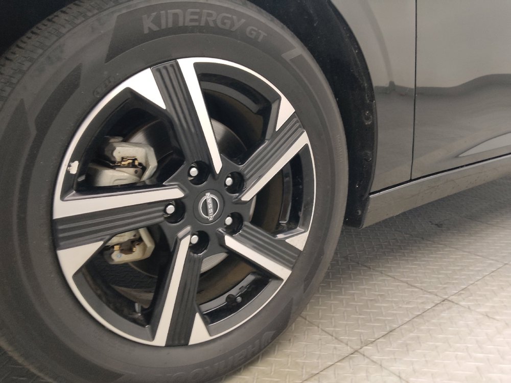 Used 2025 Nissan Sentra SV FWD image 31