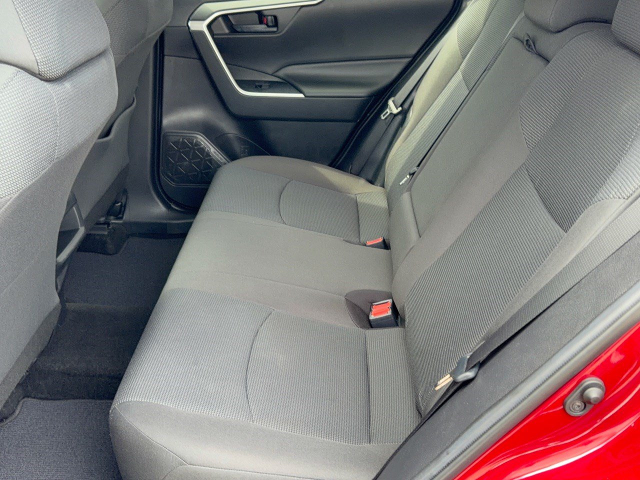 Used 2020 Toyota RAV4 LE FWD image 25