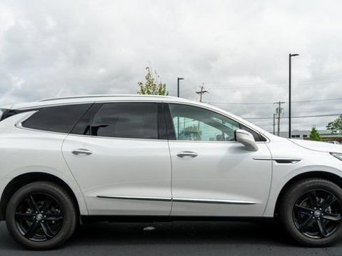 Used 2024 Buick Enclave Essence w/ Experience Buick Package AWD/4WD image 5