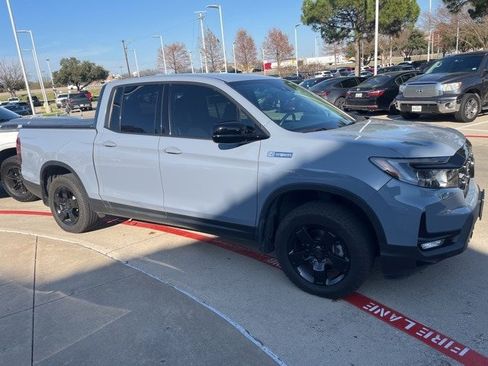 Used 2024 Honda Ridgeline Sport image 2