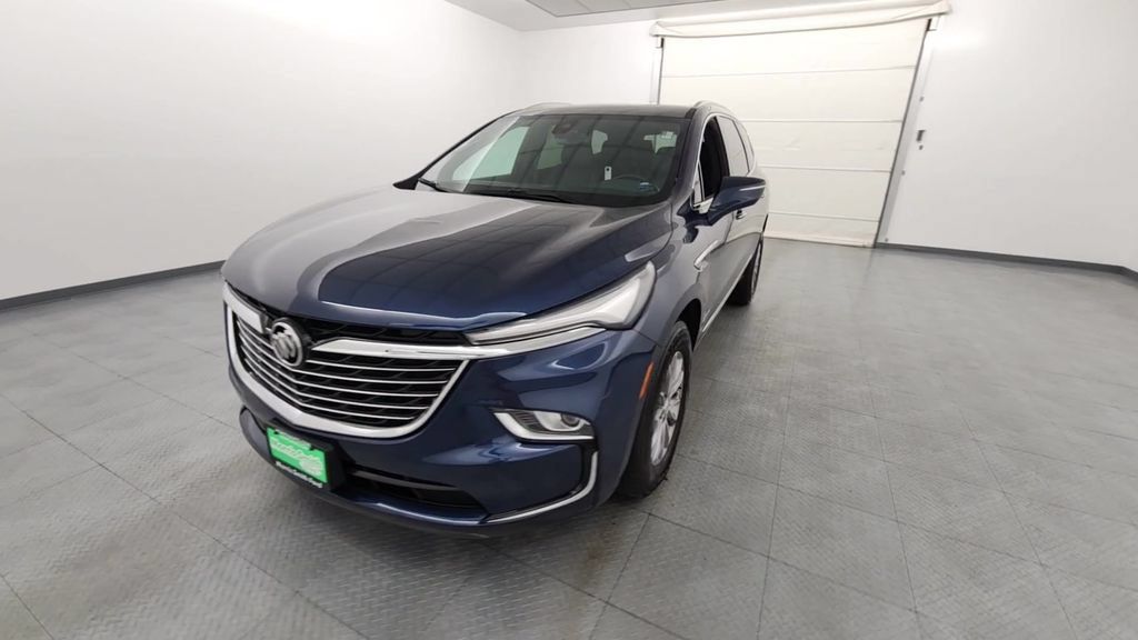 Used 2023 Buick Enclave Essence AWD/4WD image 2