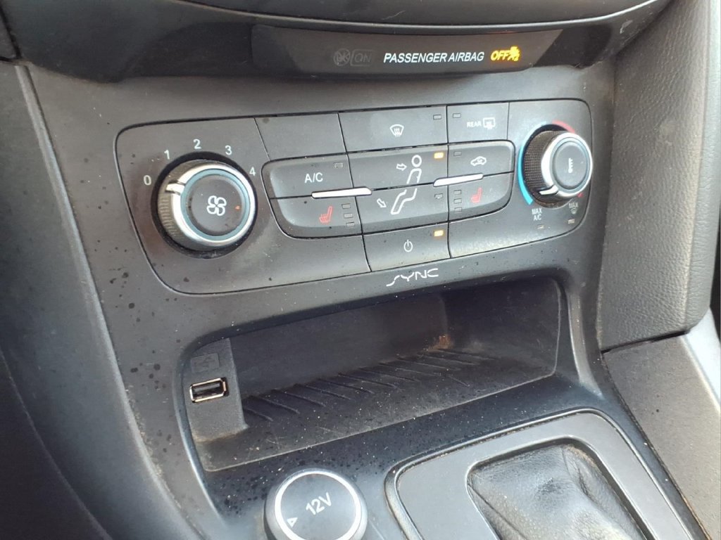 Used 2015 Ford Focus SE w/ SE Sport Package FWD image 23