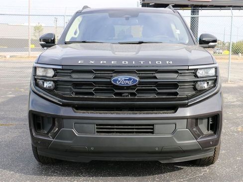 New 2025 Ford Expedition Active image 3