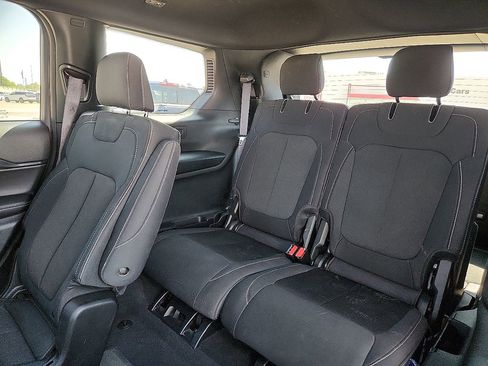 Used 2025 Jeep Grand Cherokee L Laredo w/ Luxury Tech Group I RWD image 5