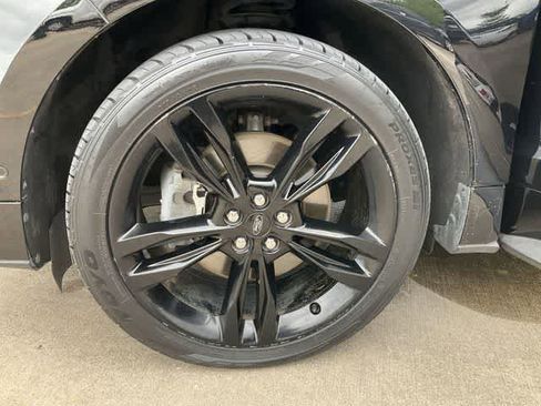 Used 2019 Ford Edge ST w/ Equipment Group 401A AWD/4WD image 12