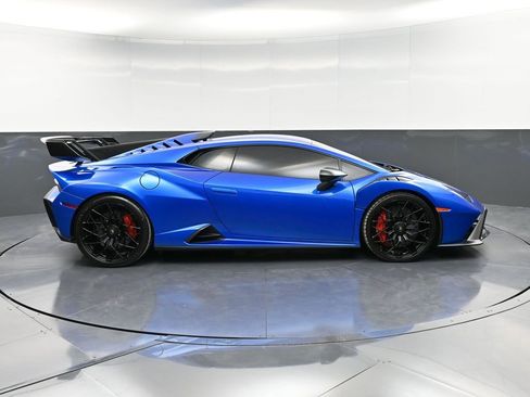 Used 2024 Lamborghini Huracan STO image 9