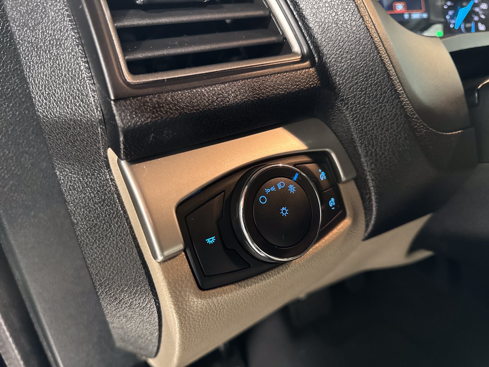 Used 2018 Ford Explorer 4WD image 14