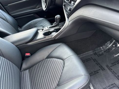 Used 2022 Toyota Camry SE image 17