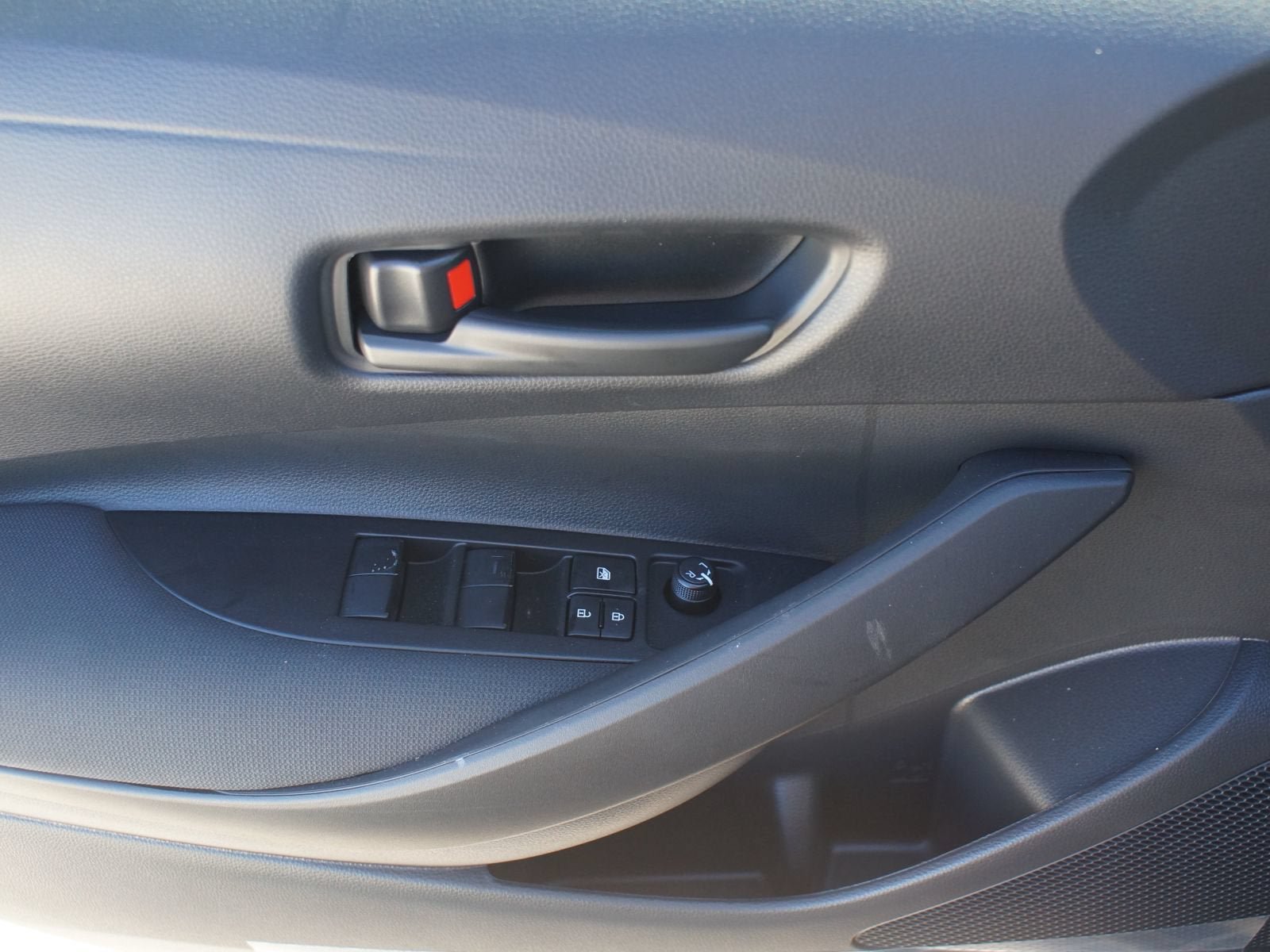 Used 2025 Toyota Corolla LE FWD image 27