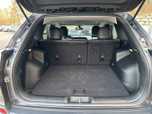 Used 2019 Jeep Cherokee Trailhawk w/ Cold Weather Group image 14