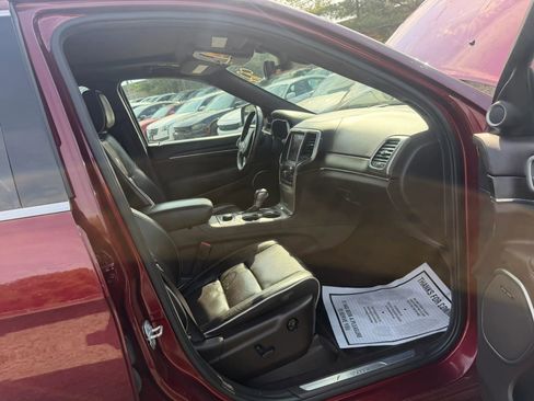 Used 2018 Jeep Grand Cherokee Overland AWD/4WD image 11