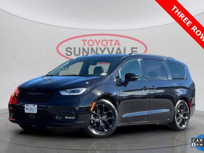 Used 2025 Chrysler Pacifica Limited