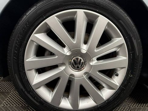 Used 2009 Volkswagen Beetle Convertible FWD image 26
