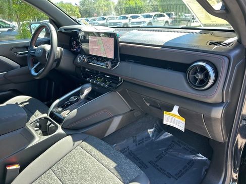 Used 2025 Chevrolet Colorado Z71 w/ Technology Package image 36