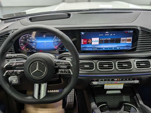 New 2026 Mercedes-Benz GLS 450 4MATIC image 5