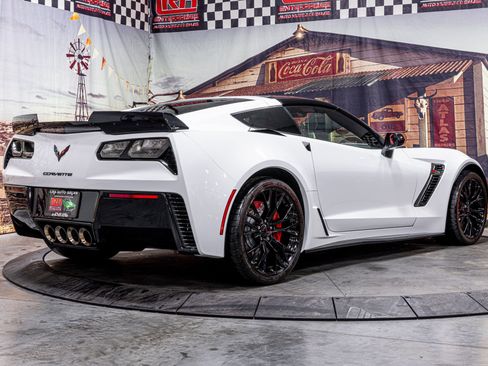 Used 2016 Chevrolet Corvette Z06 w/ 3LZ Preferred Equipment Group image 12