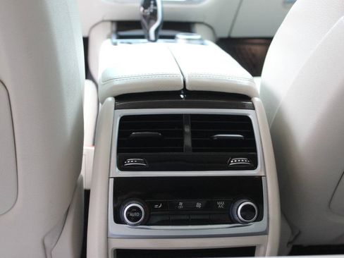 Used 2022 BMW 740i xDrive AWD/4WD image 32