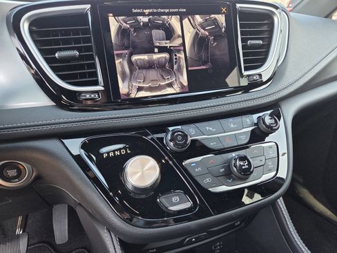 New 2026 Chrysler Pacifica Limited w/ Uconnect Theater Family Group FWD image 8