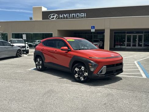 Used 2025 Hyundai Kona SEL FWD image 1
