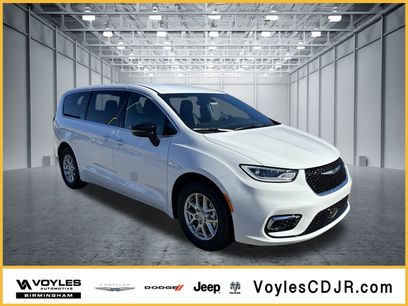 New 2026 Chrysler Pacifica Select