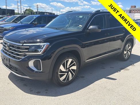 Used 2024 Volkswagen Atlas SEL AWD/4WD image 3