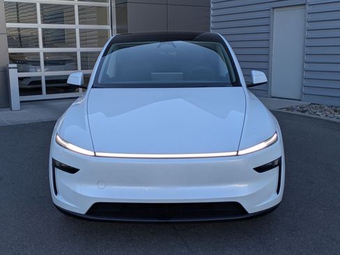 Used 2026 Tesla Model Y Long Range image 7
