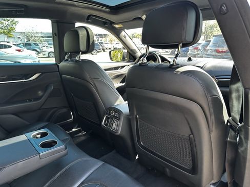 Used 2021 Maserati Levante image 40