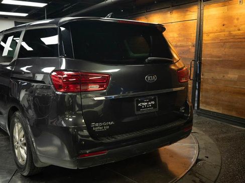 Used 2020 Kia Sedona LX FWD image 6