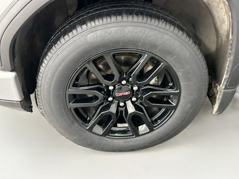 Used 2023 GMC Sierra 1500 Elevation image 11