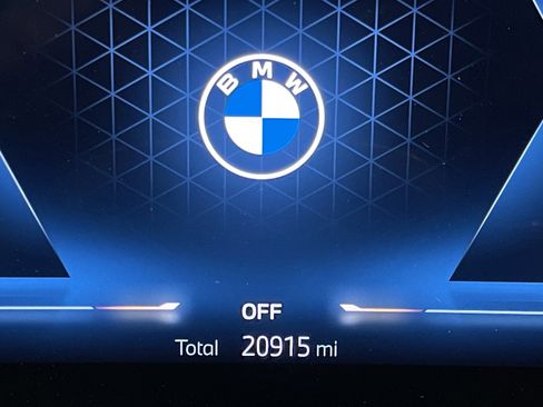 Certified 2024 BMW 760i xDrive w/ Premium Package 2 image 21