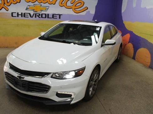 Used 2018 Chevrolet Malibu Premier w/ Premier True North Edition FWD image 4