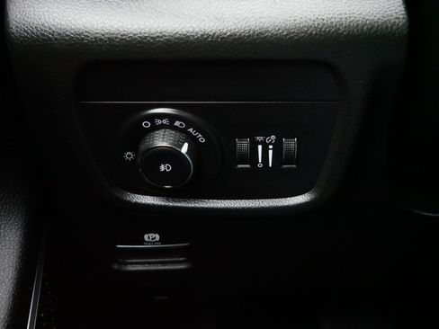 Used 2023 Jeep Grand Cherokee Limited w/ Luxury Tech Group II image 27