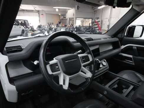 Used 2020 Land Rover Defender 110 SE image 15
